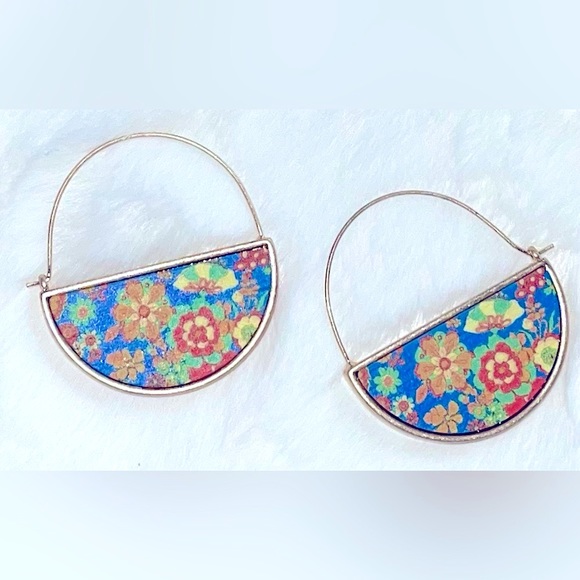 FLOWER POWER EARRINGS - Picture 9 of 9